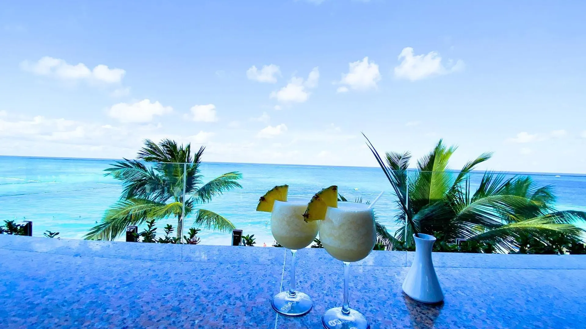 Atlantico Suites - Rooftop Pool, Bars & Beach Club Punta Cana Hotel
