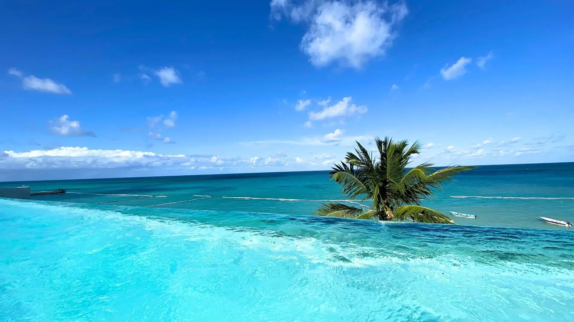 Atlantico Suites - Rooftop Pool, Bars & Beach Club Punta Cana Hotel